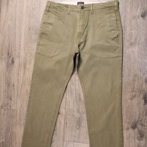 0373 Levi’s Men’s Slim Fit Khaki Pants | Olive Green | Size W34 L30